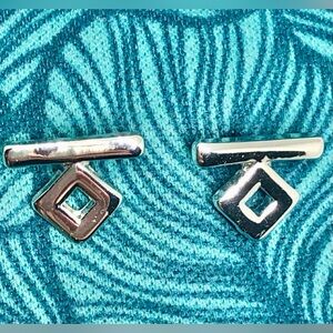 Nine West Minimalist Geometric Rhombus Square Bar Silver Tone Stud Earrings NWOT
